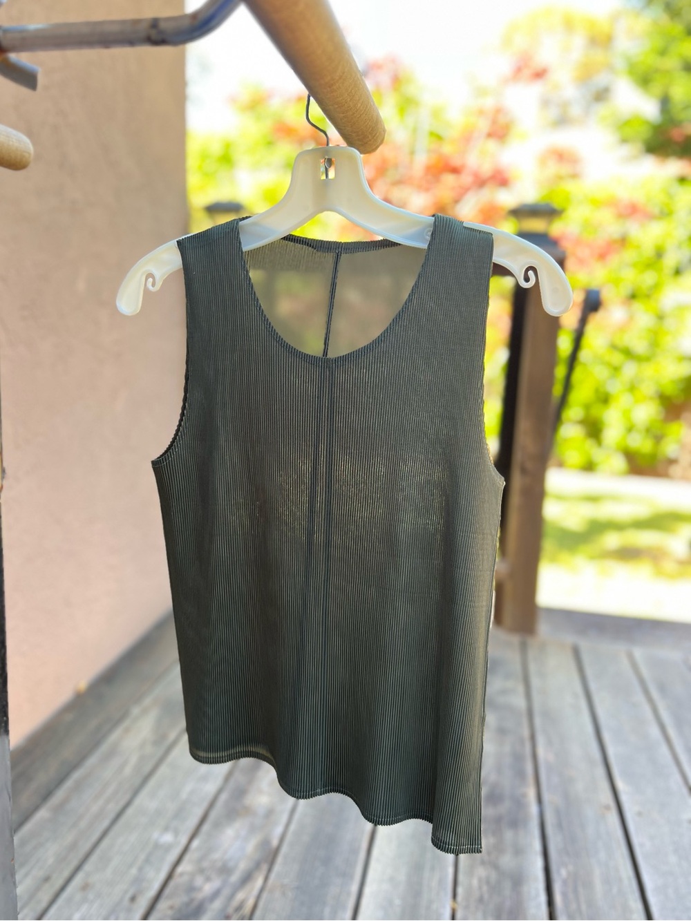 Sleeveless pleated Tank Top Olive green